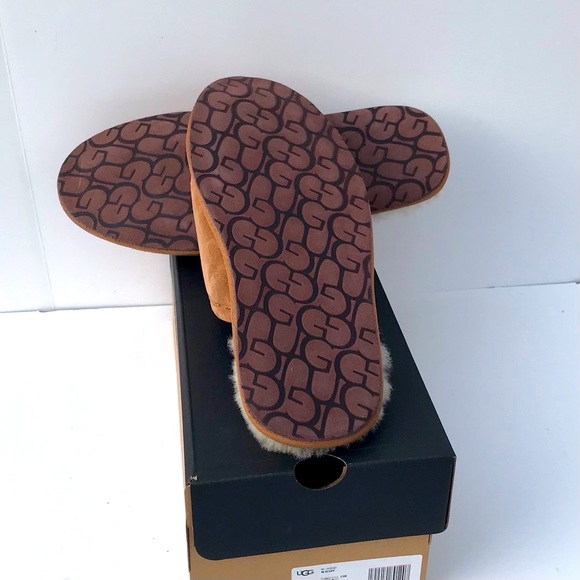 UGG Scuff Slippers - Picture 8 of 9